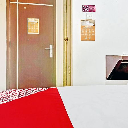Super Oyo 90692 Point Hostel Jakarta Exteriör bild