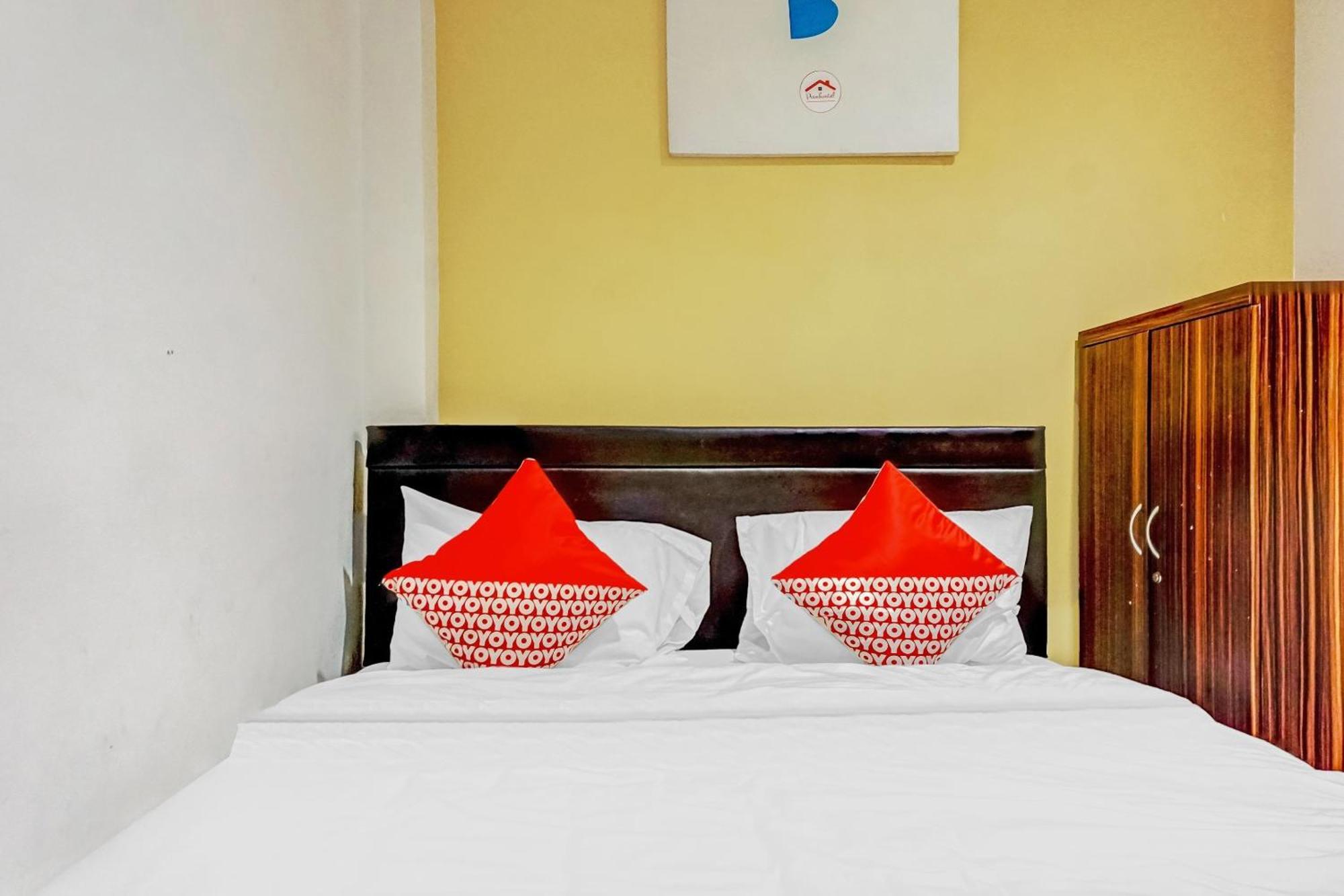 Super Oyo 90692 Point Hostel Jakarta Exteriör bild