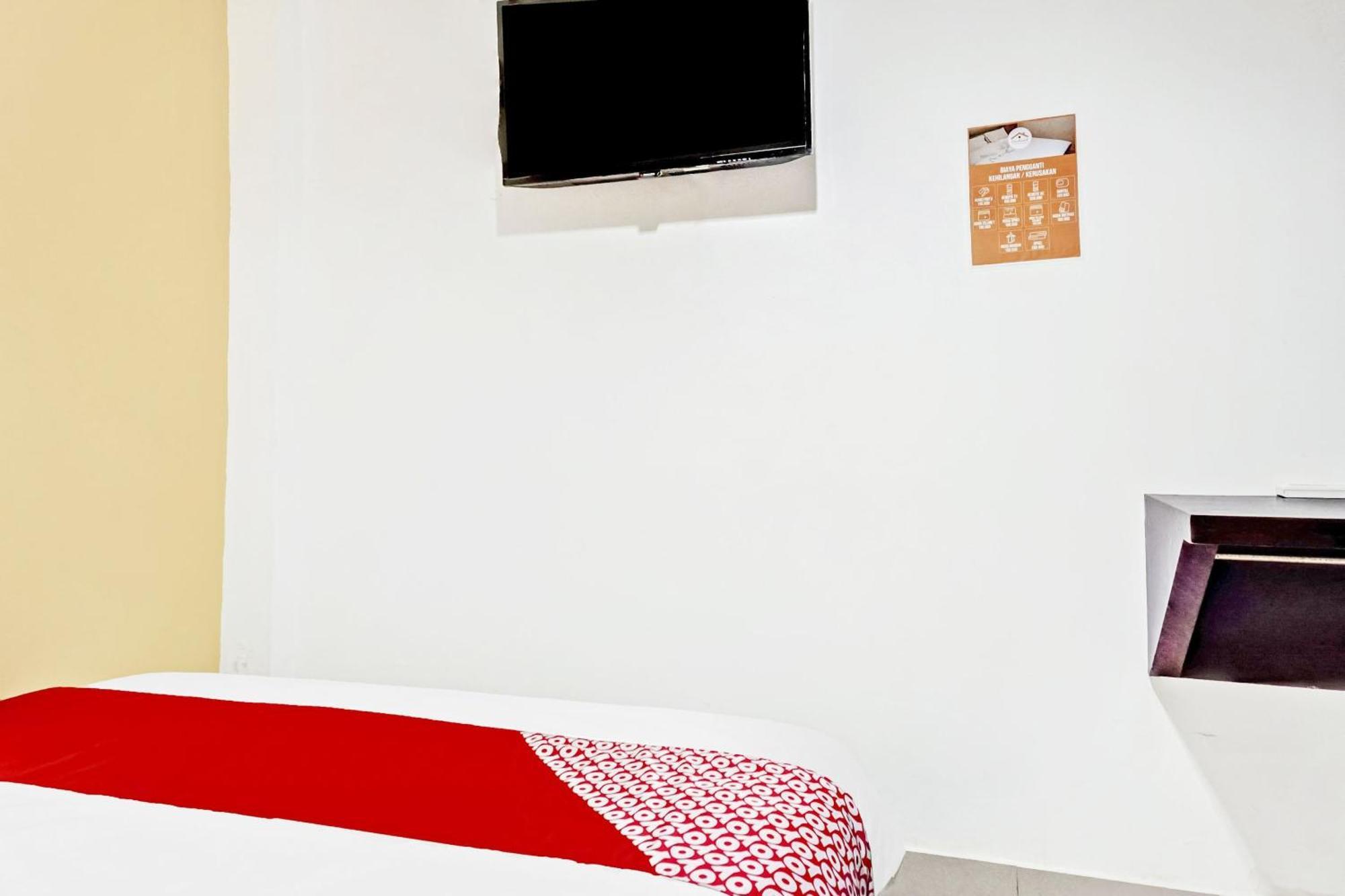 Super Oyo 90692 Point Hostel Jakarta Exteriör bild