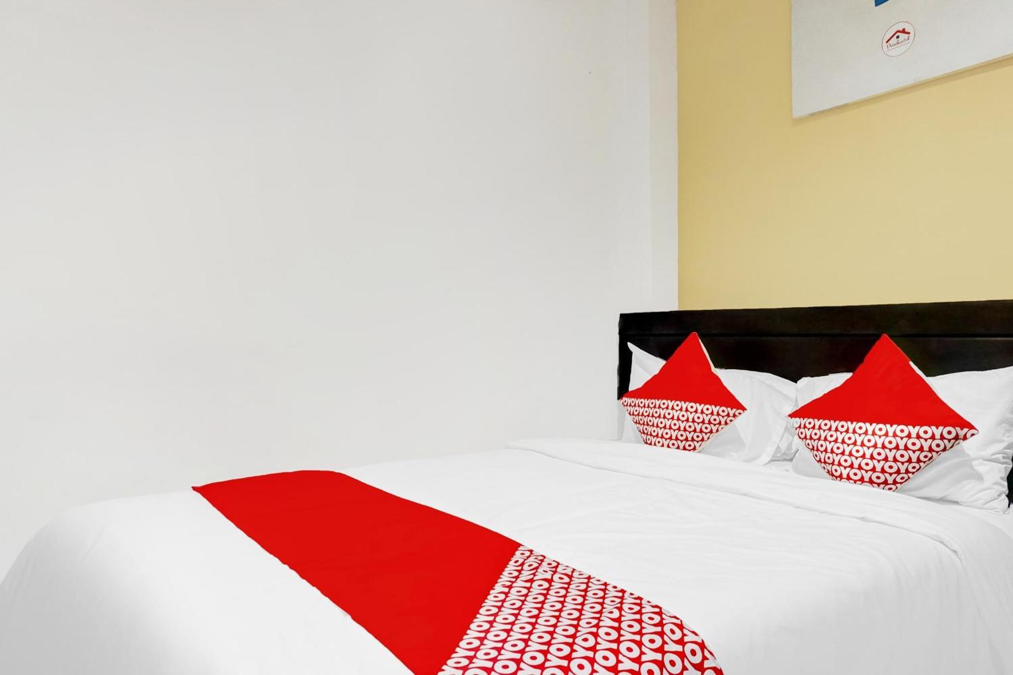 Super Oyo 90692 Point Hostel Jakarta Exteriör bild