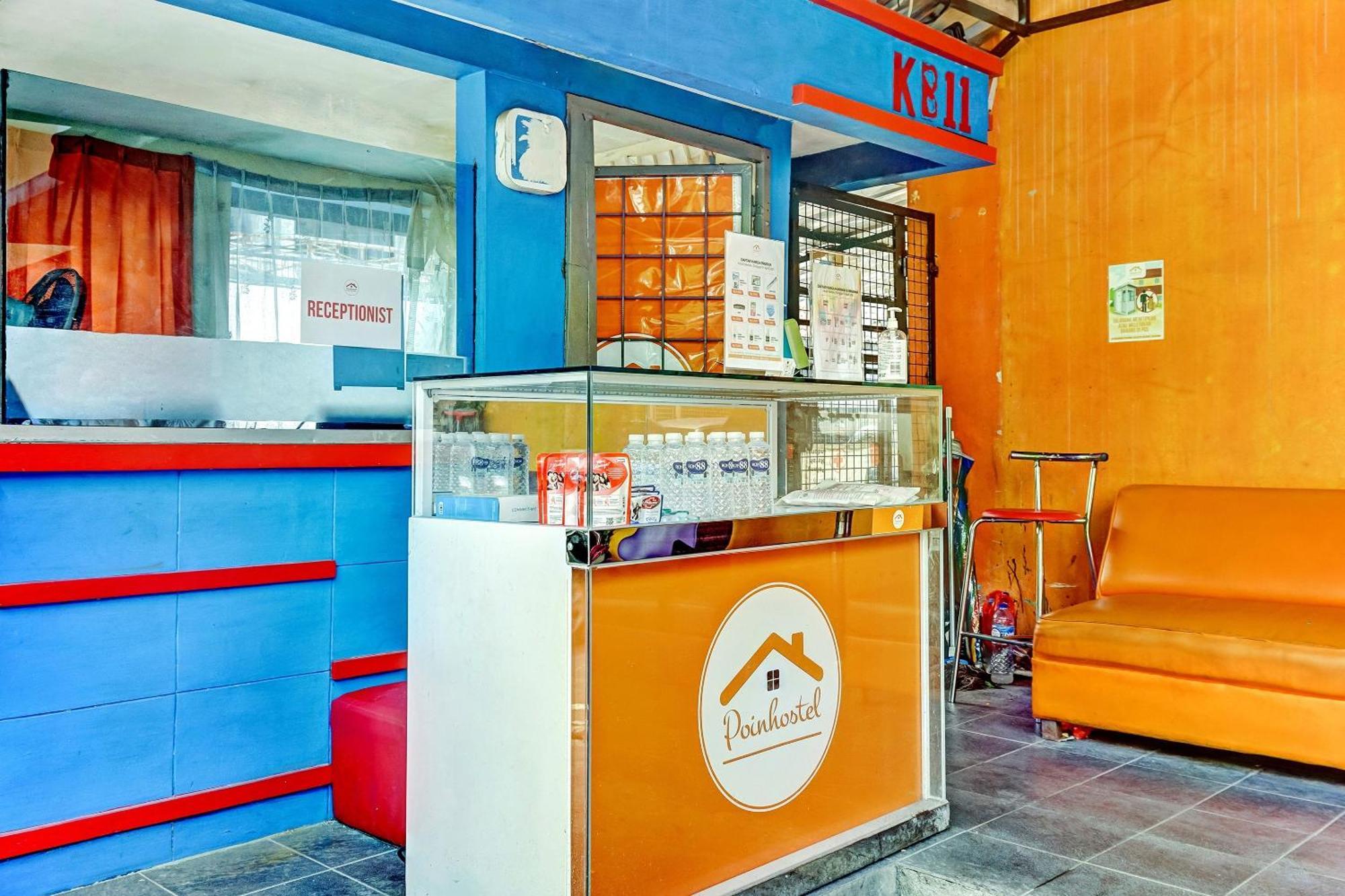 Super Oyo 90692 Point Hostel Jakarta Exteriör bild