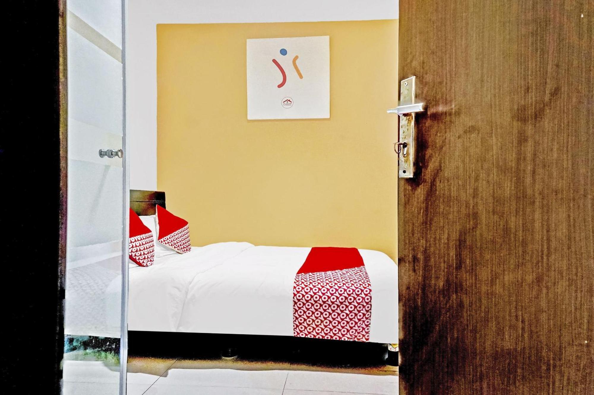 Super Oyo 90692 Point Hostel Jakarta Exteriör bild