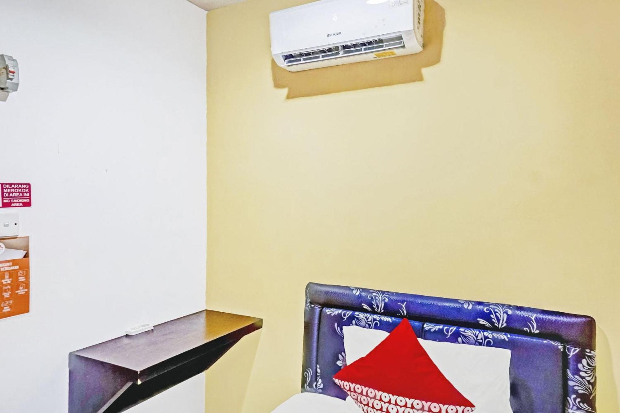 Super Oyo 90692 Point Hostel Jakarta Exteriör bild
