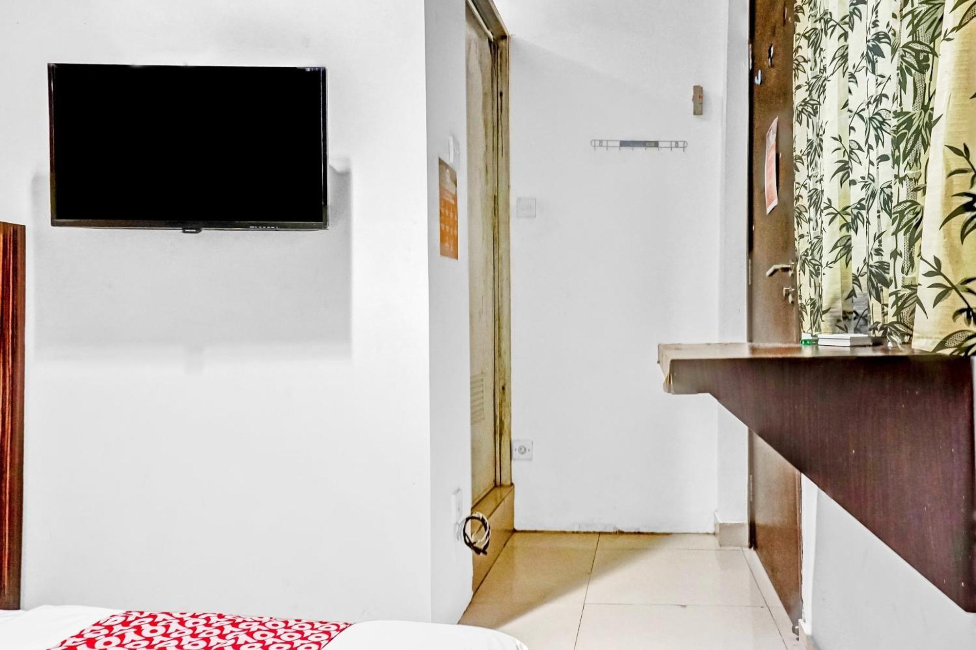Super Oyo 90692 Point Hostel Jakarta Exteriör bild