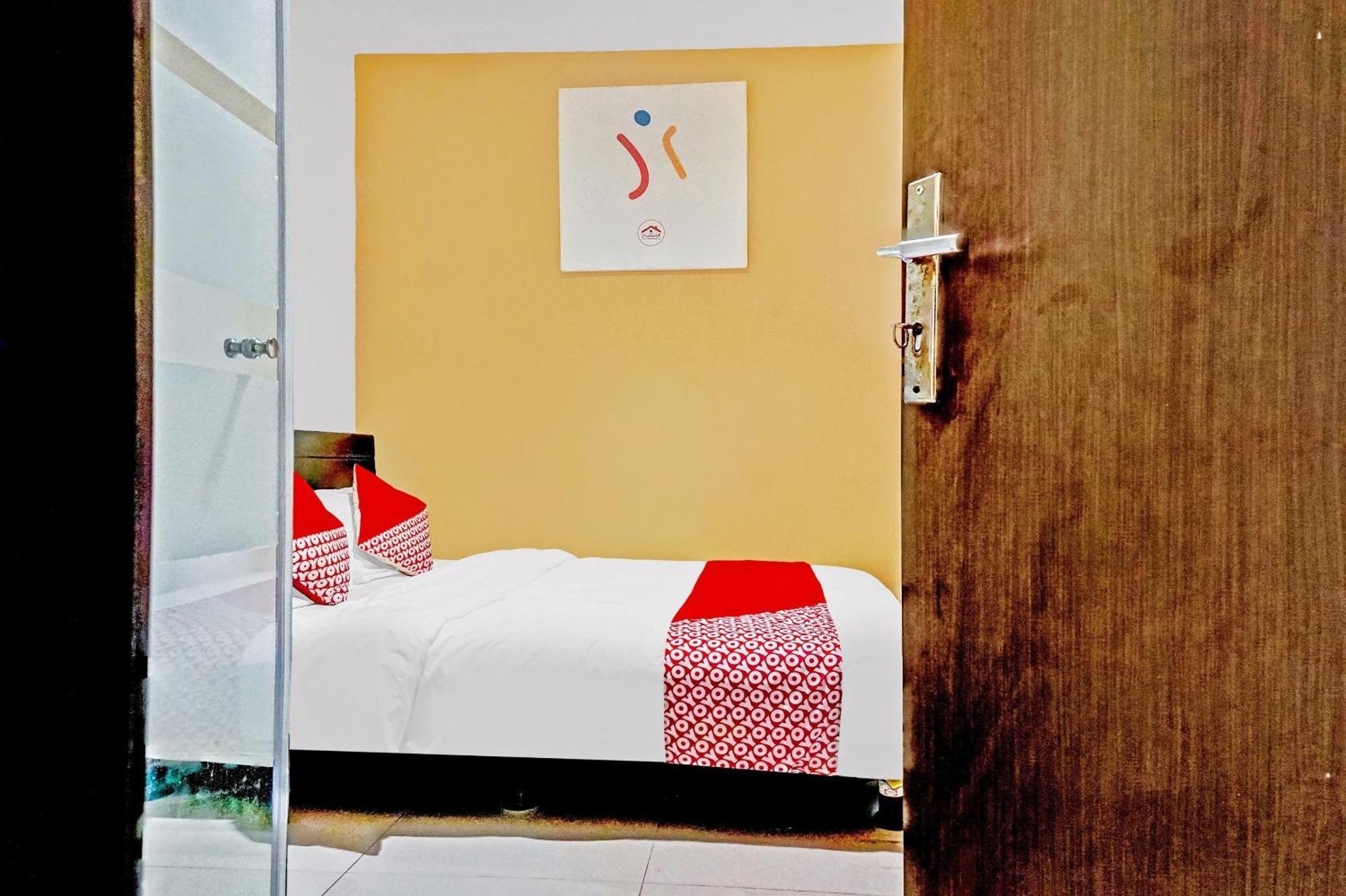 Super Oyo 90692 Point Hostel Jakarta Exteriör bild