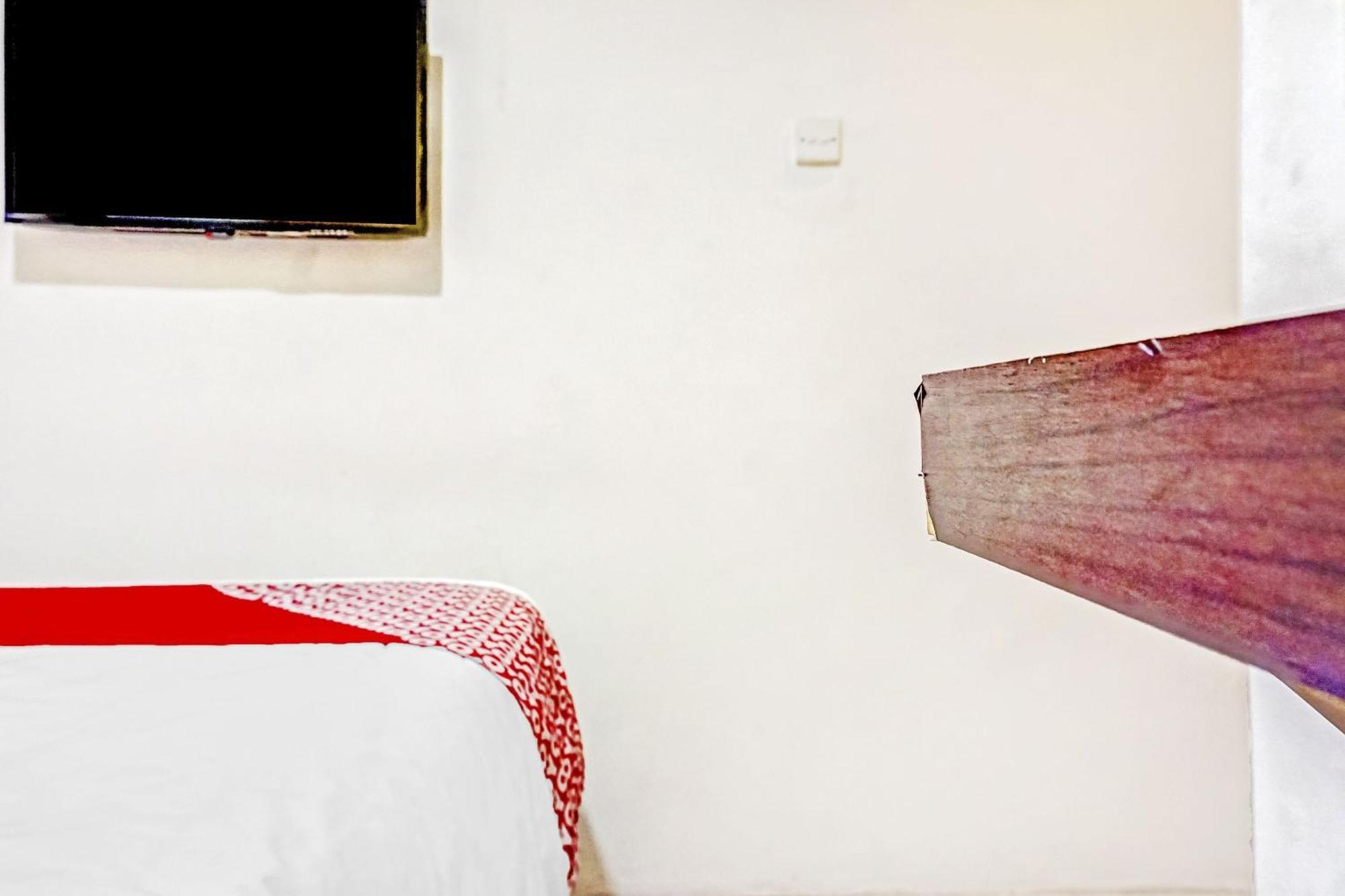 Super Oyo 90692 Point Hostel Jakarta Exteriör bild