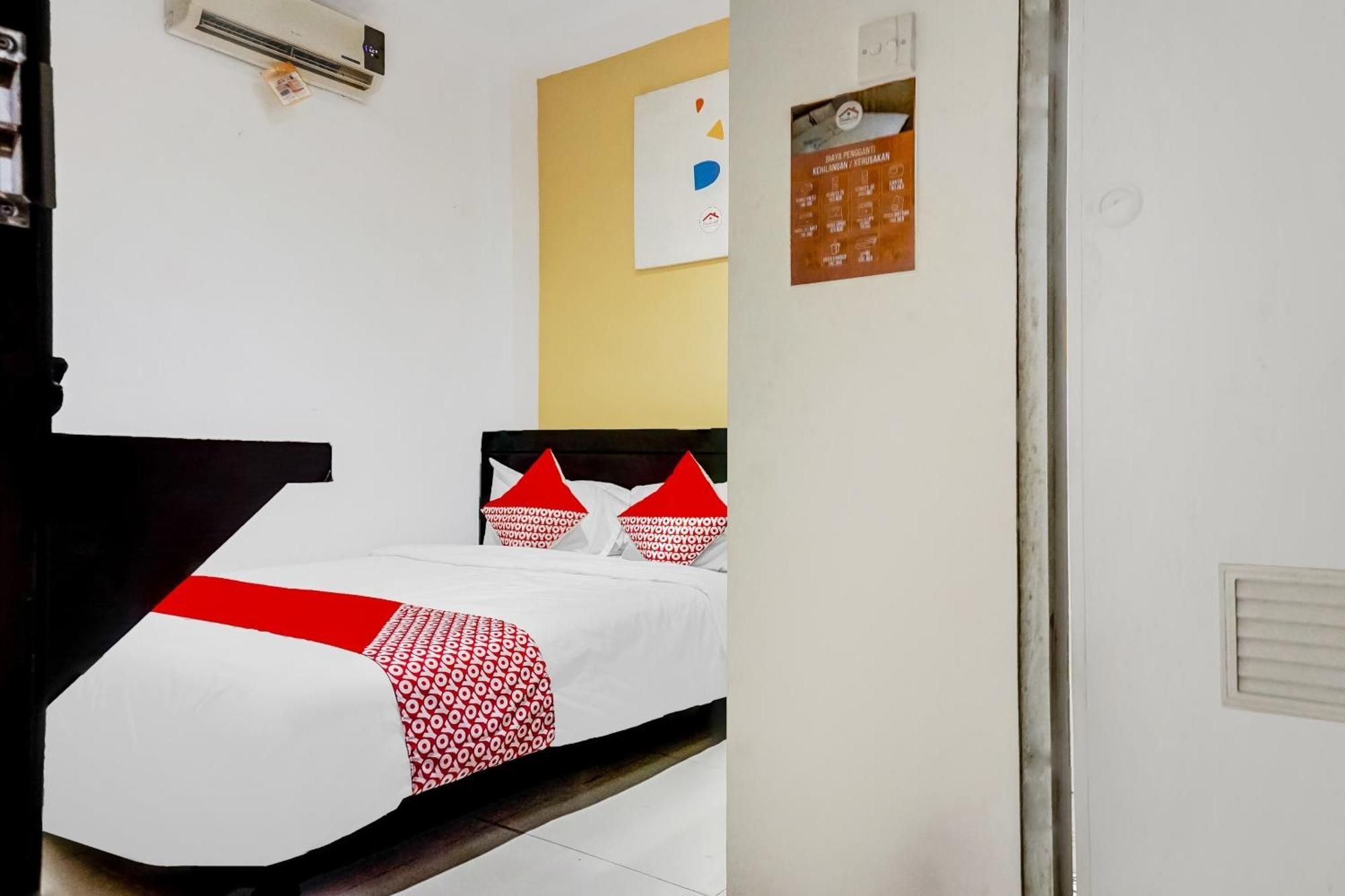 Super Oyo 90692 Point Hostel Jakarta Exteriör bild