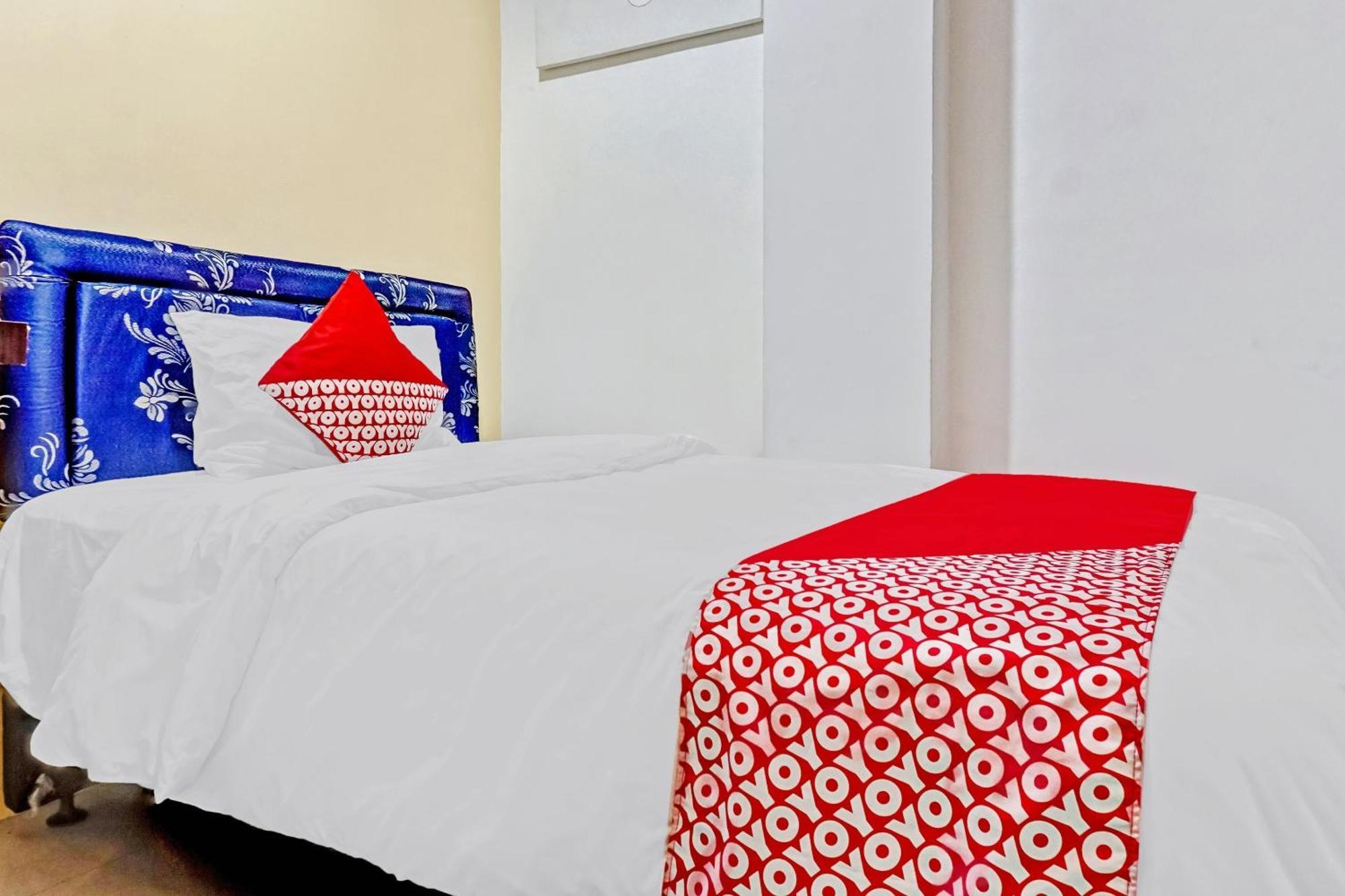 Super Oyo 90692 Point Hostel Jakarta Exteriör bild