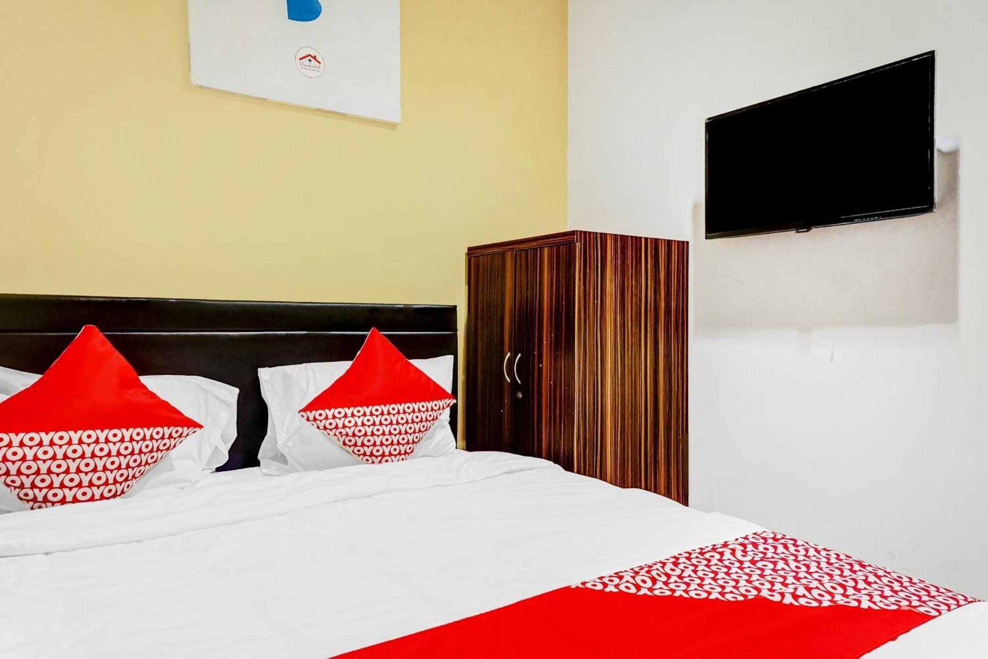 Super Oyo 90692 Point Hostel Jakarta Exteriör bild